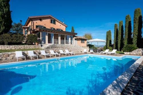 Tenuta Cavi 6&4 Emma Villas — 4-Star Luxury Hotel in Colleferro, Italy
