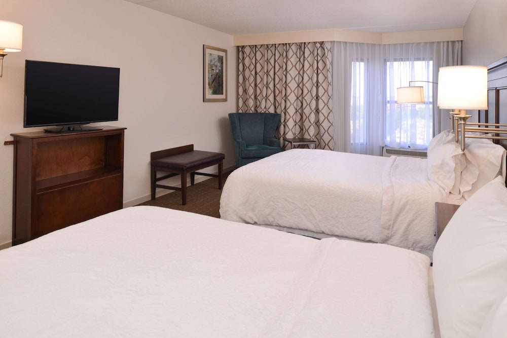 Hampton Inn & Suites Pueblo Southgate - photo 10