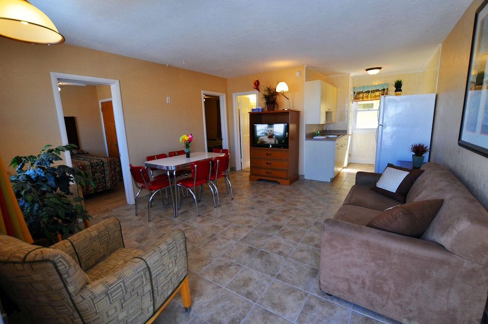 Nantucket Inn & Suites - photo 13