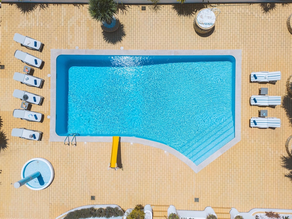 Villa Serena by Algarve Vacation — 4-Star Luxury Hotel in Guia, Portugal