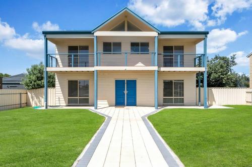 Two Blue Doors All Linen Included — Middleton