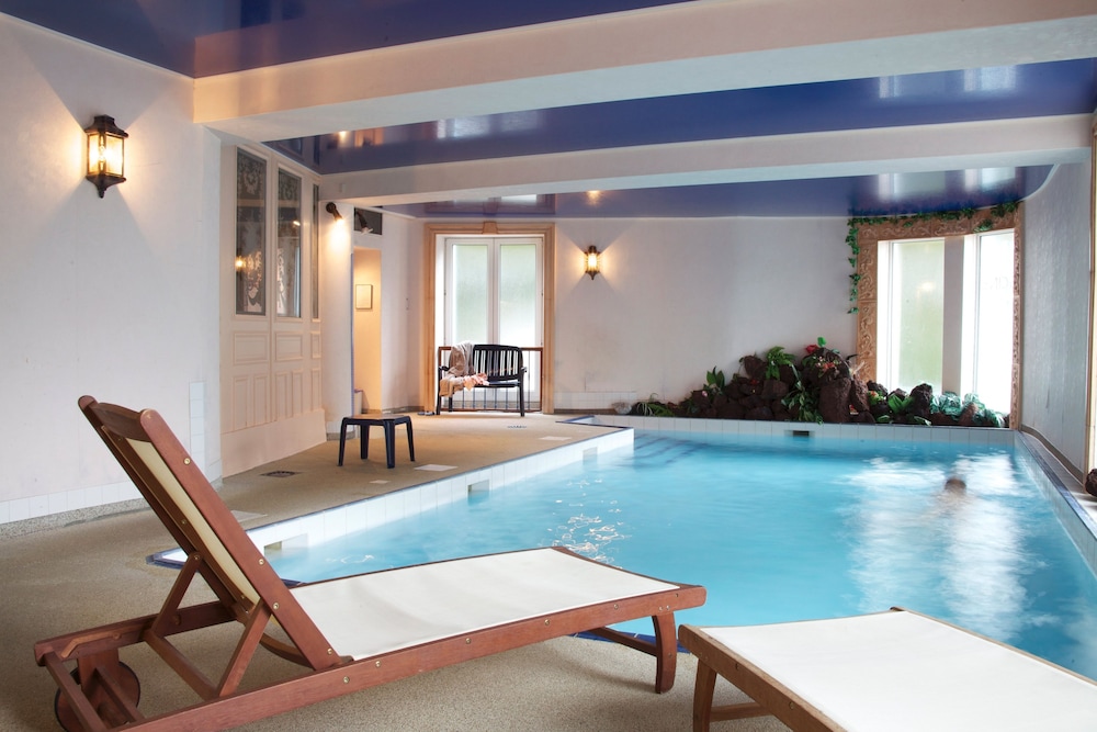 Aviation Hotel - carbon neutral hotel in La Bourboule