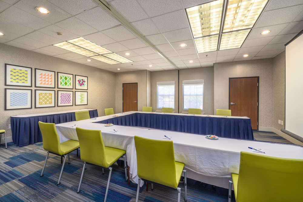 Holiday Inn Express Hotel & Suites Phoenix Airport by IHG - photo 40