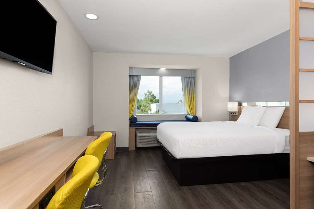 Microtel Inn & Suites by Wyndham Panama City - photo 31