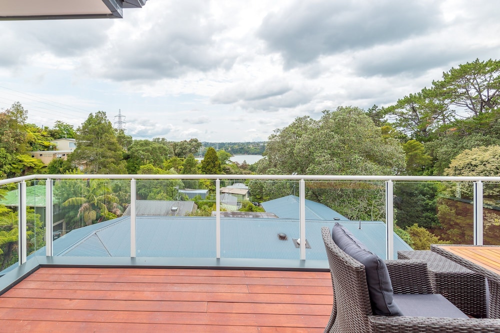 Brand New 5BR home with view of the sea — 4-Star Luxury Hotel in Auckland, New Zealand