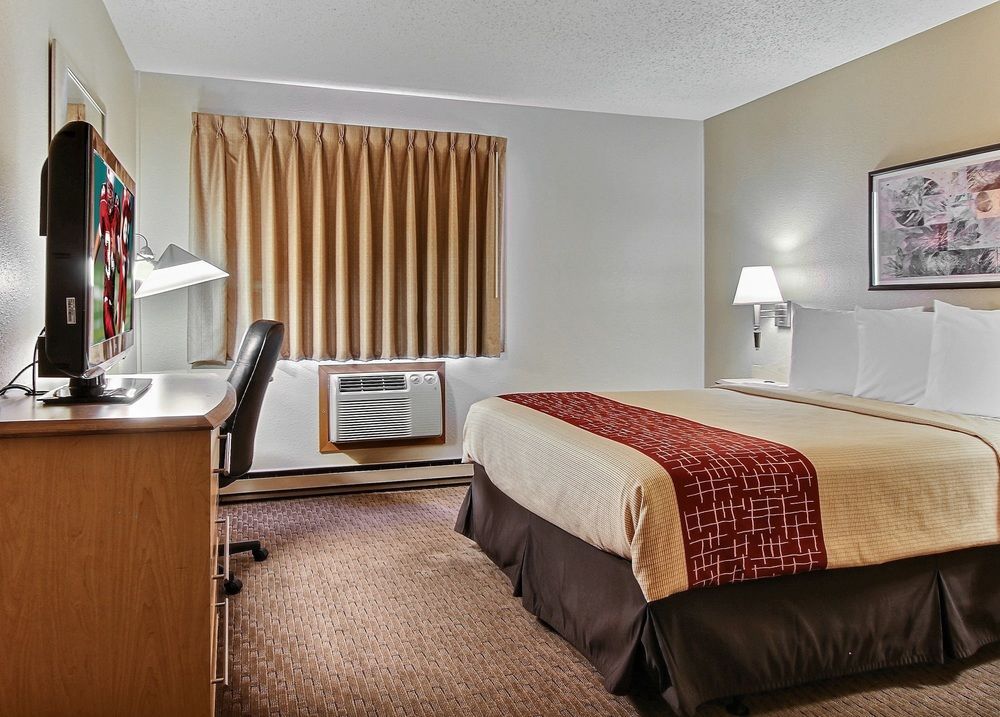 Econo Lodge Sioux Falls Empire Mall - photo 17