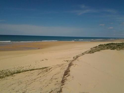 Chalet tout confort A 5 km de la plage — 4-Star Luxury Hotel in Bias, France