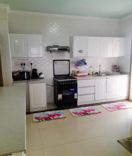 Executive Elegant Wanderers Rest Three Bedroom Apartment With Amazing City Views Swimming Pool Gym And Private Ample Parking Space Which Offers Not Only Comfortable But Also Luxurious Lifestyle