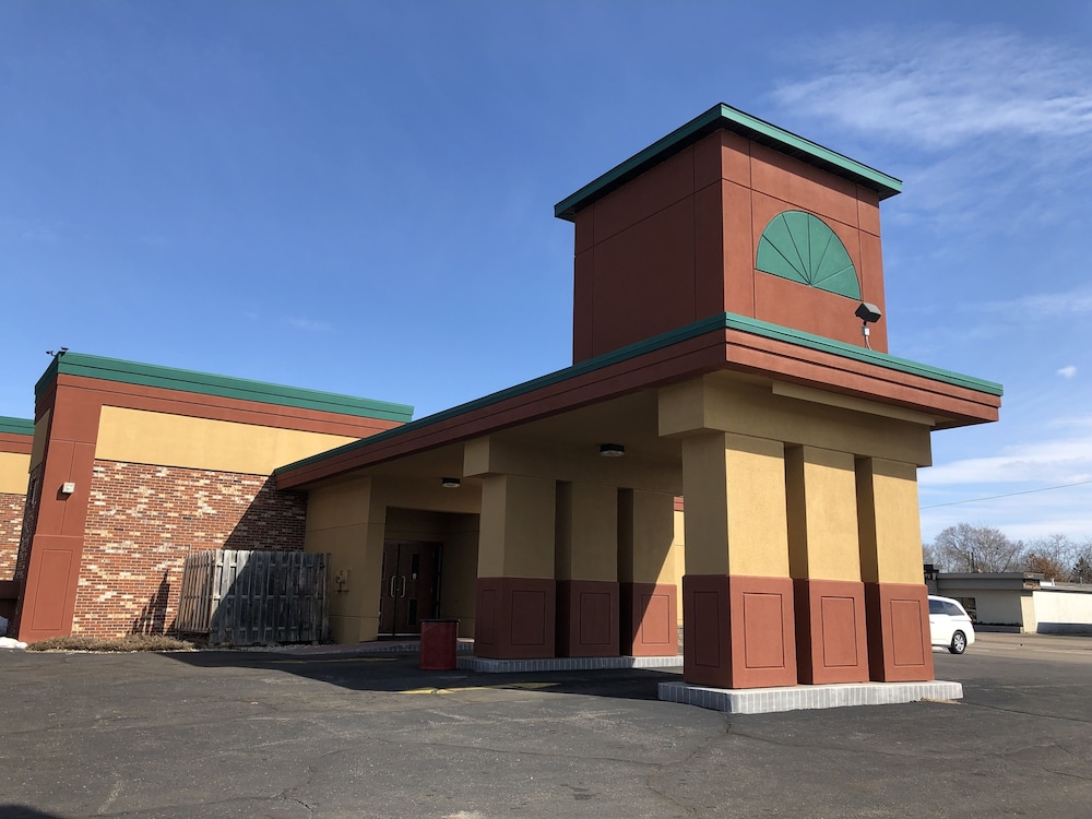 Econo Lodge Wisconsin Rapids - photo 23