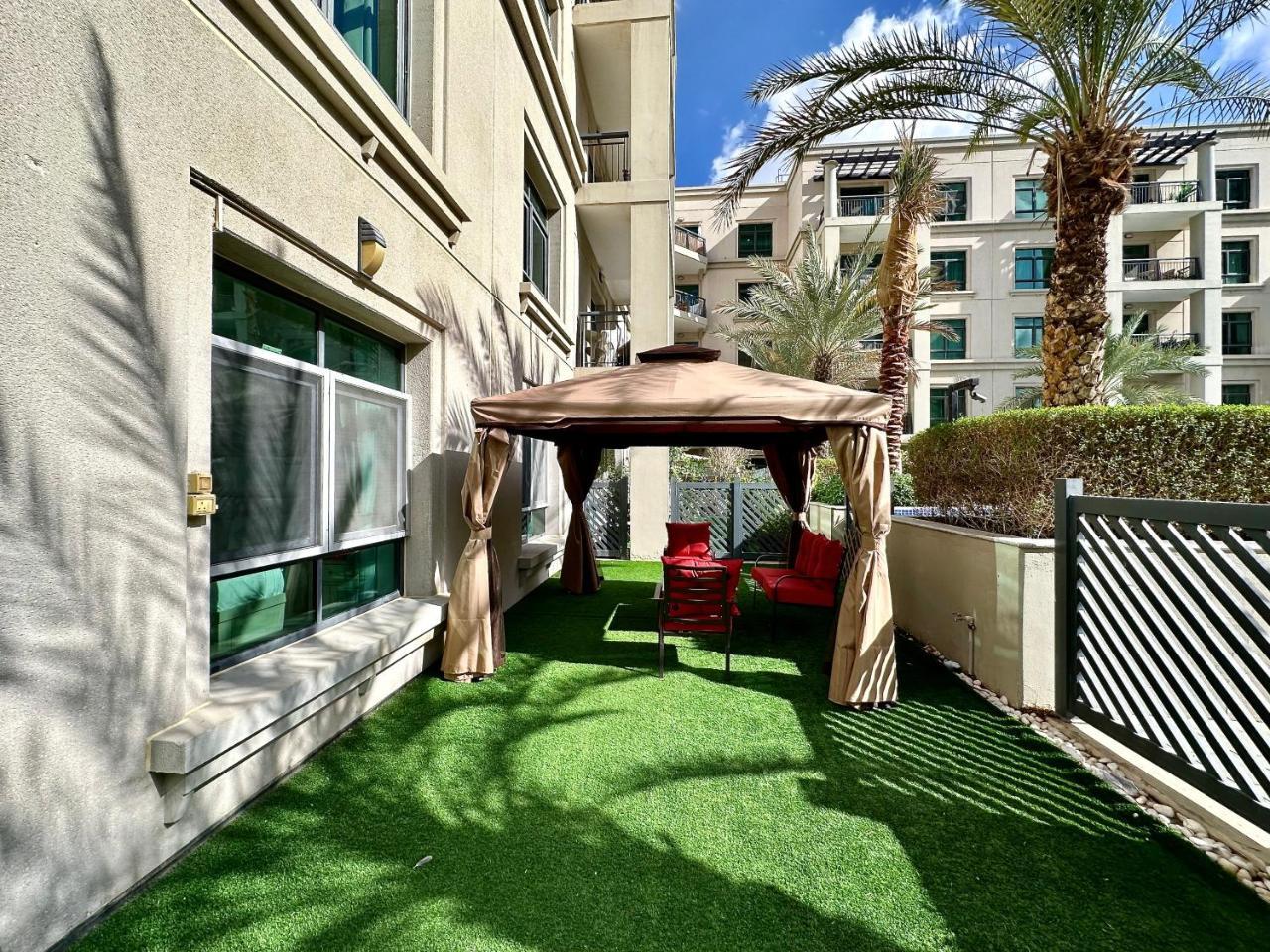 Lux BnB Travo Tower I Private Garden I Lake View — 5-Star Luxury Hotel in Dubai, United Arab Emirates
