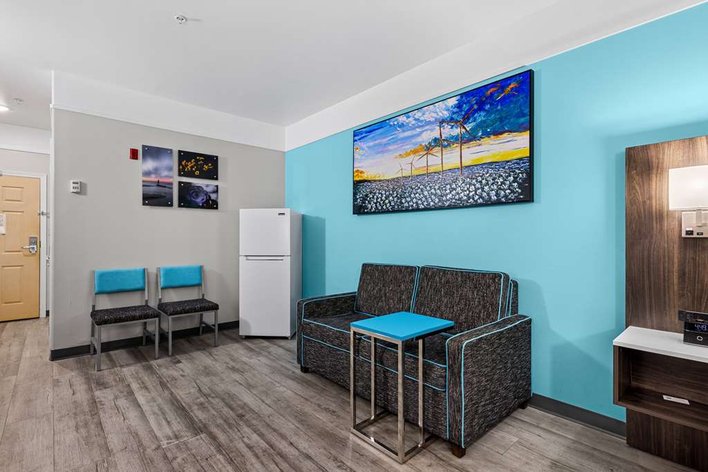 La Quinta Inn & Suites by Wyndham Raymondville - photo 81