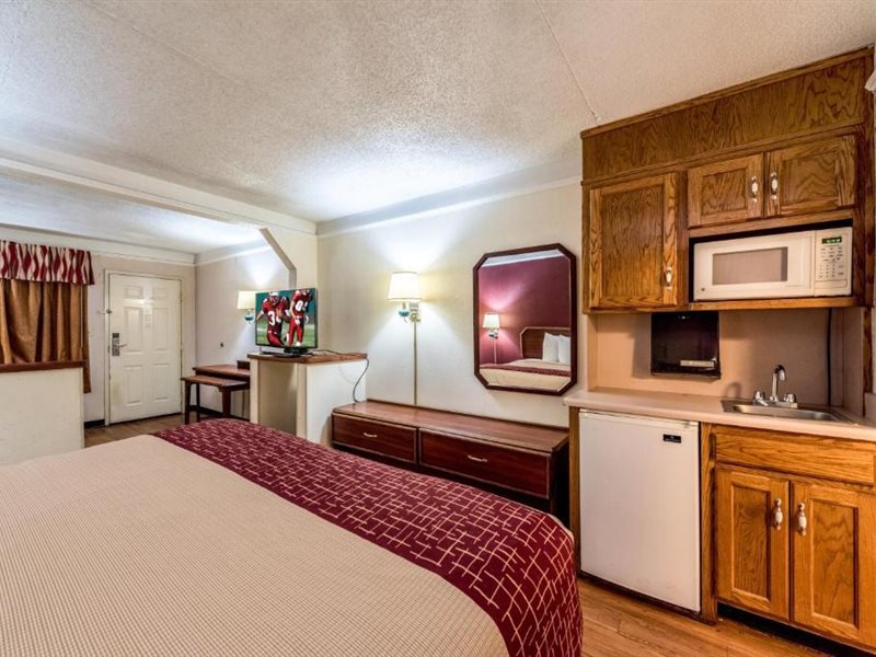 Red Roof Inn & Suites Clinton TN - photo 15