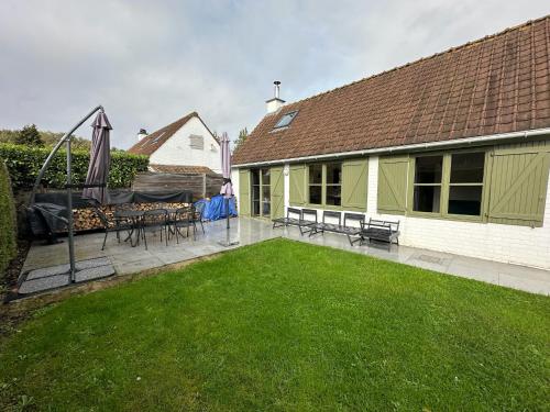 Huisje aan de zee Duinendaele in De Panne, Belgium