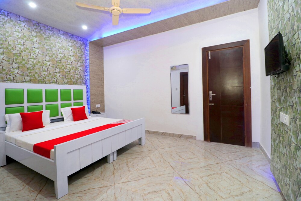 OYO 27916 Hotel Bubbles in Jalandhar, India