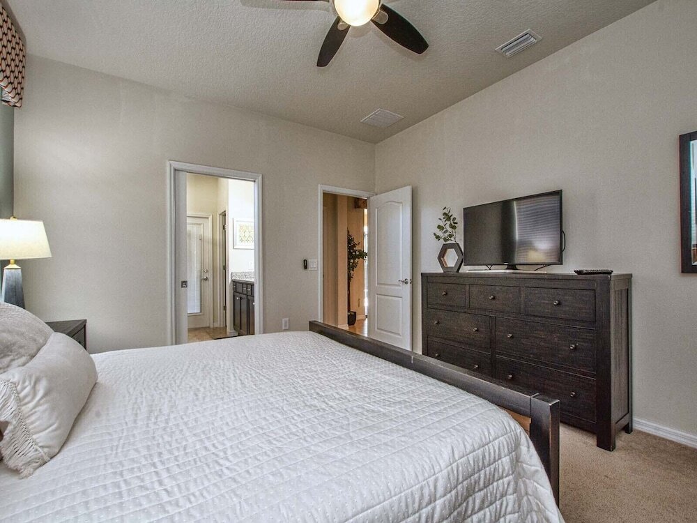 Spacious 8BR Villa w Pool & Resort Amenities - photo 7
