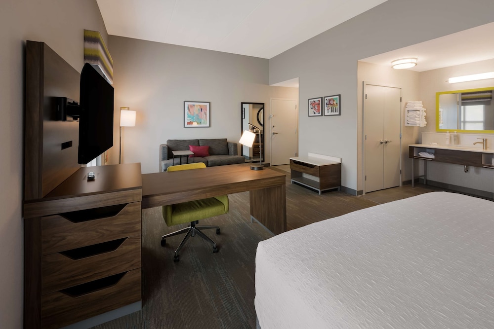 Hampton Inn & Suites Fredericksburg at Celebrate Virginia - photo 43