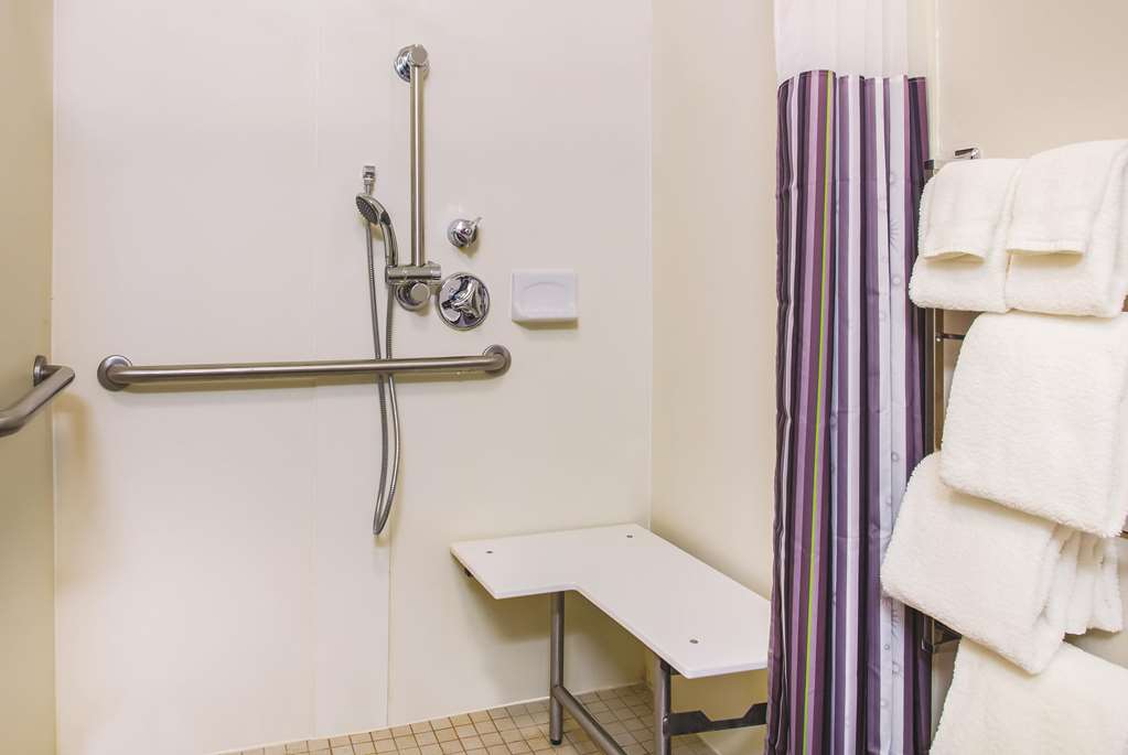 La Quinta Inn & Suites by Wyndham Las Vegas Summerlin Tech - photo 25