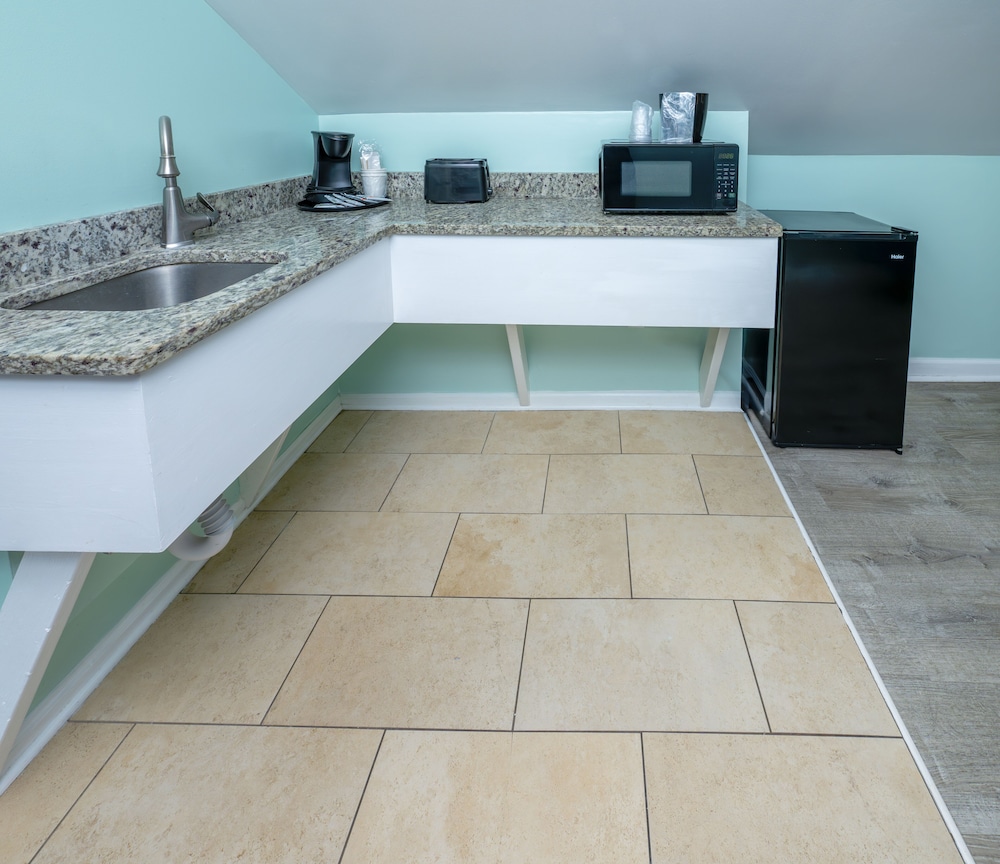 Commander Beach House Hotel - photo 21