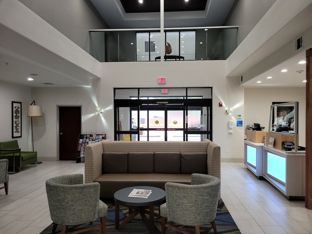 Holiday Inn Express Hotel & Suites Vidor South - photo 51