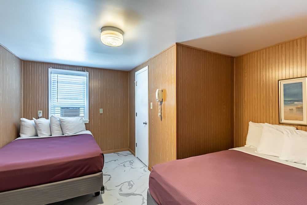 Boardwalk Sand & Surf Inn Oceanfront - photo 10