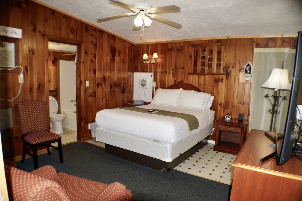 CedarWood Inn - photo 30