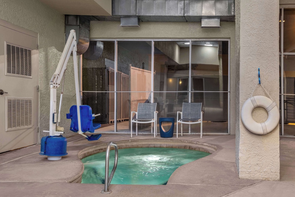 Embassy Suites by Hilton El Paso - photo 49