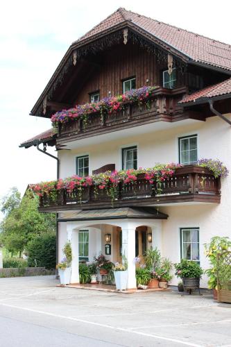 Hotel garni Weberhäusl — hotel in Strobl