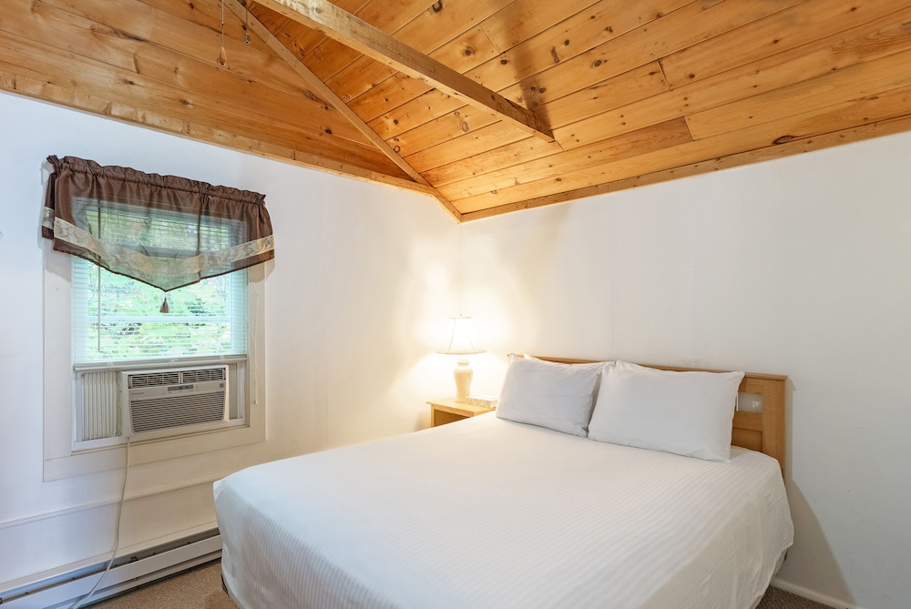 Half Moon Motel & Cottages - photo 14