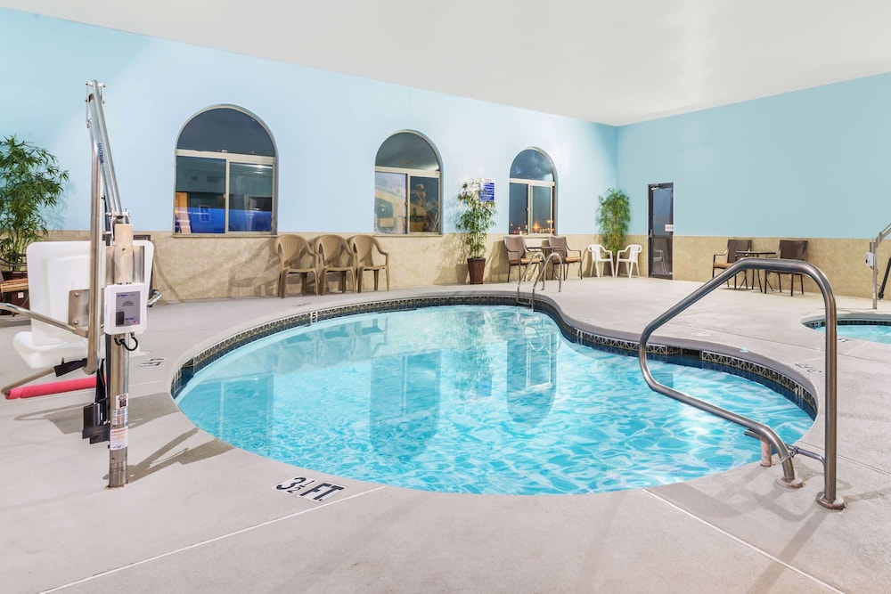 Days Inn by Wyndham Pueblo - photo 12