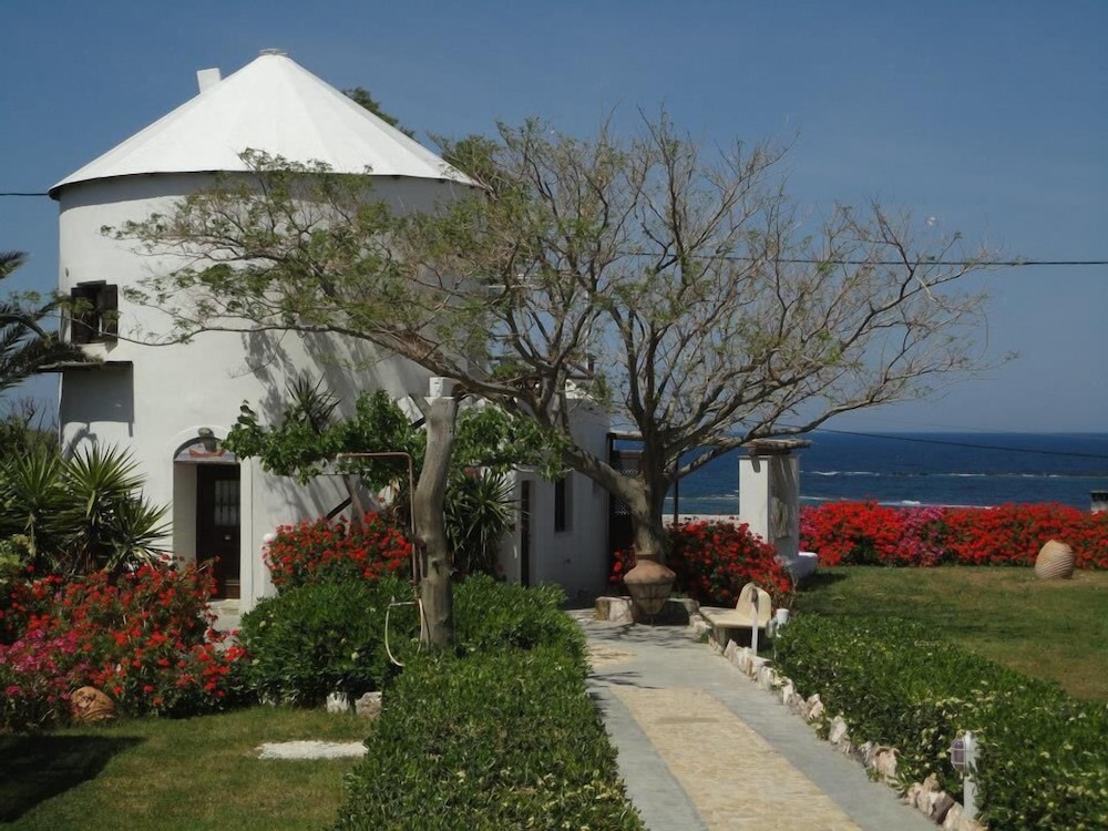 Villa Mantalena — 4-Star Luxury Hotel in Skyros, Greece