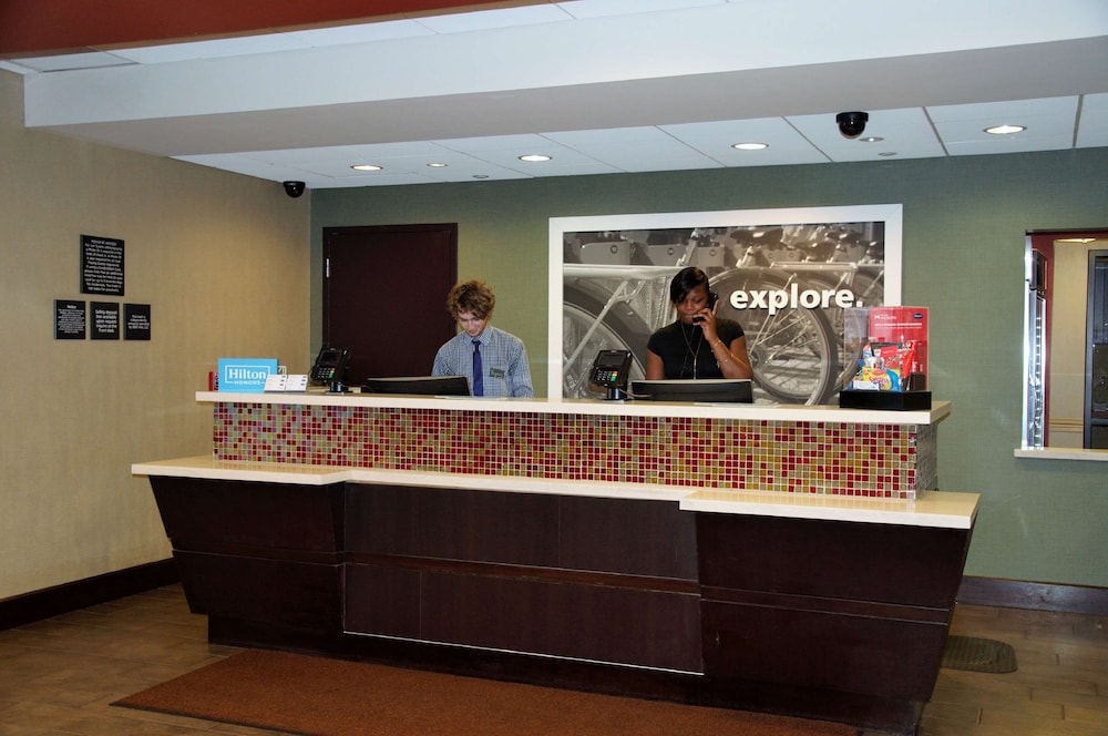Hampton Inn & Suites Cincinnati Uptown University Area - photo 3