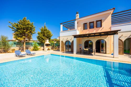 Villa Nikolas — 4-Star Luxury Hotel in Georgioupolis, Greece
