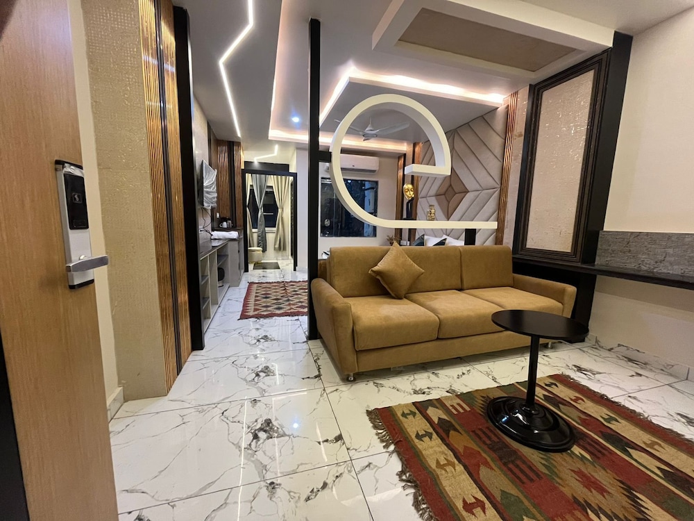 The Hotel Emerald - last minute hotel in Unknown City