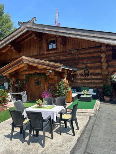 Rösslwirtin Appartement — 4-Star Luxury Hotel in Innsbruck, Austria