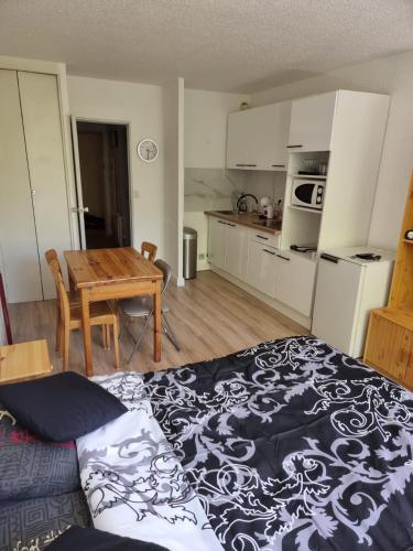 Studio la Grande Chaume a - last minute hotel in Unknown City