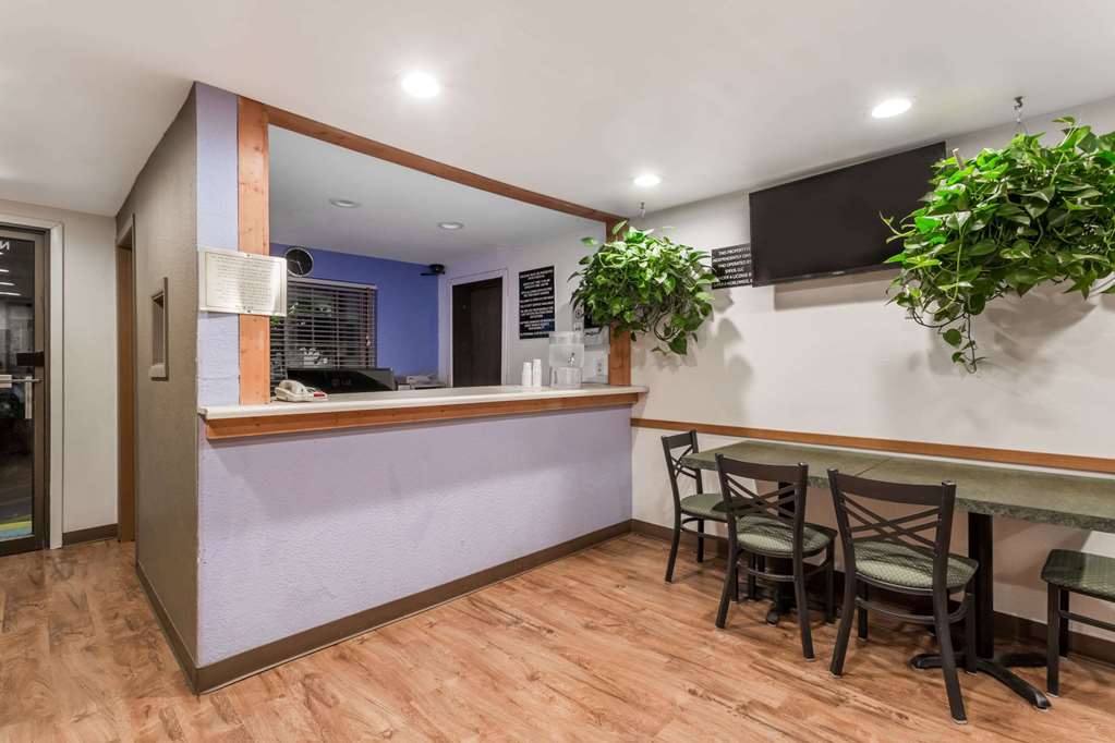 Super 8 by Wyndham Douglas - photo 4