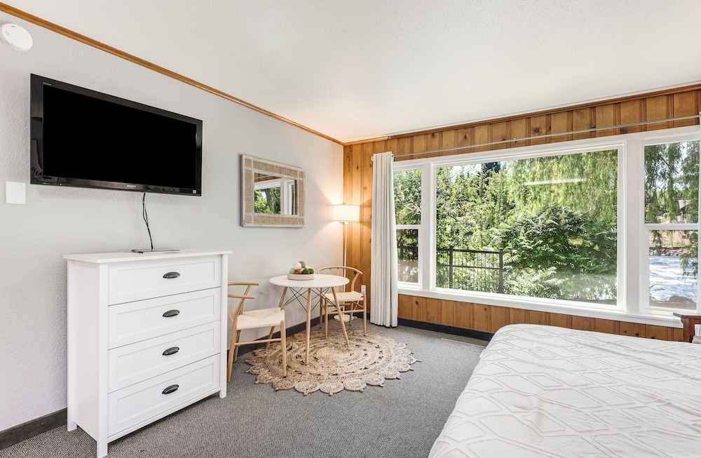 Bend Riverside Inn & Suites - photo 116