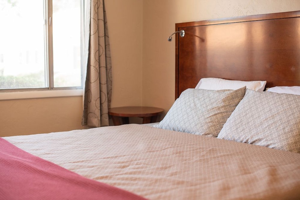 Circle R Motel - photo 13