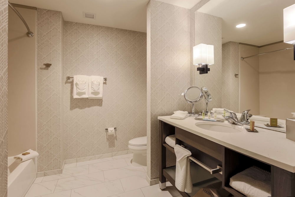 DoubleTree by Hilton Evansville - photo 41