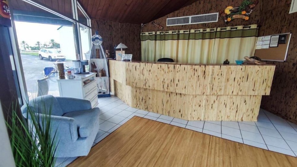 Kon Tiki Inn - photo 3