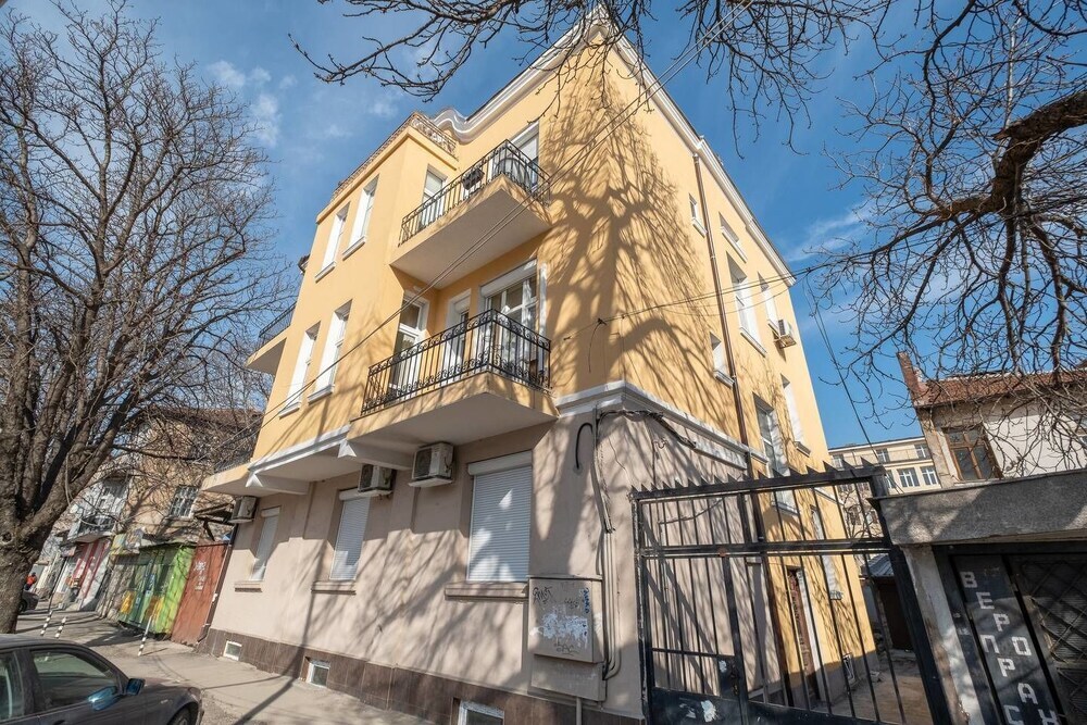 Stylish Stay 2Bdr 2Bthr Free Parking — 4-Star Luxury Hotel in Sofia, Bulgaria