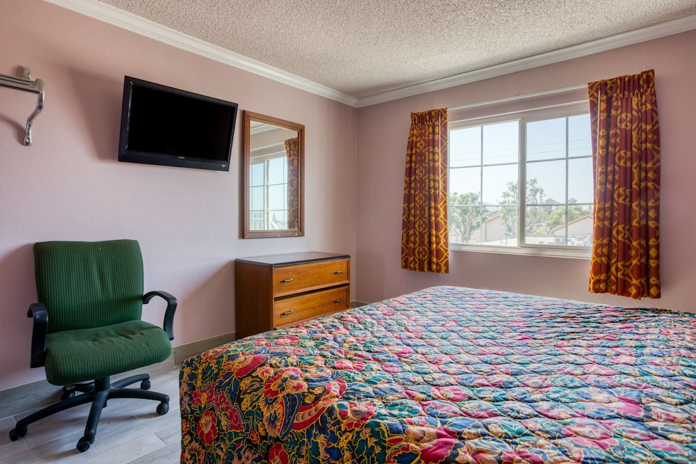 Heritage Inn And Suites - photo 20