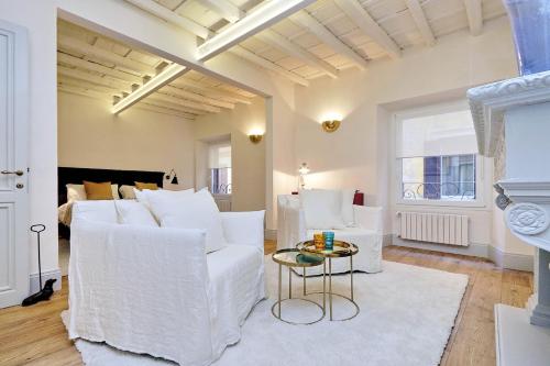 Luxury Charme between Pantheon and Spanish Steps — 4-Star Luxury Hotel in Rome, Italy