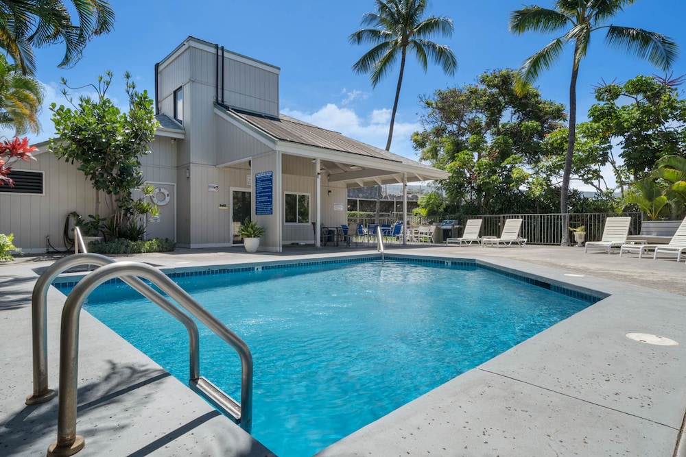 Big Island Kailua Bay Resort 1 306 By Coldwell Banker Island Vacations — Kailua Kona