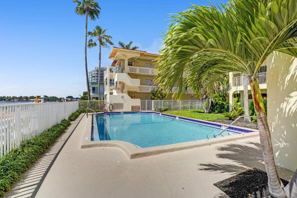 Fort Lauderdale Yacht and Beach Club 209 - photo 10