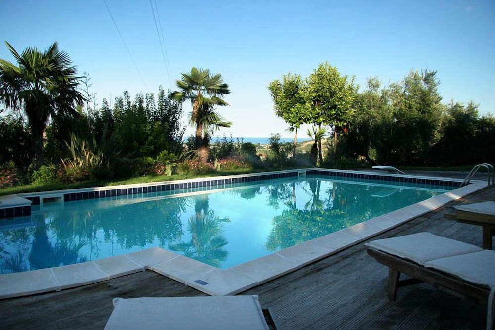 Villa Rondanella — 4-Star Luxury Hotel in Fermo, Italy