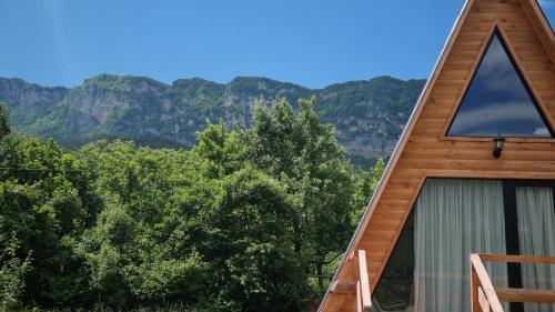 Cottage Tvishi