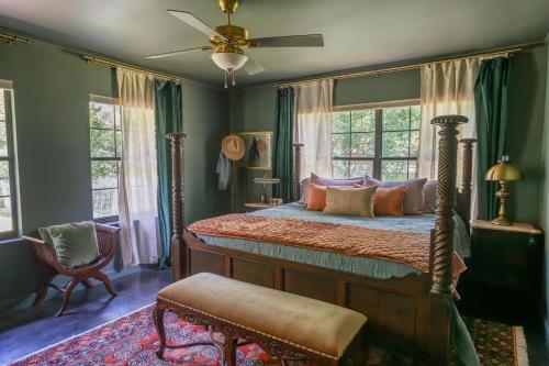 Cozy Family Friendly Getaway Near Austin — Lockhart