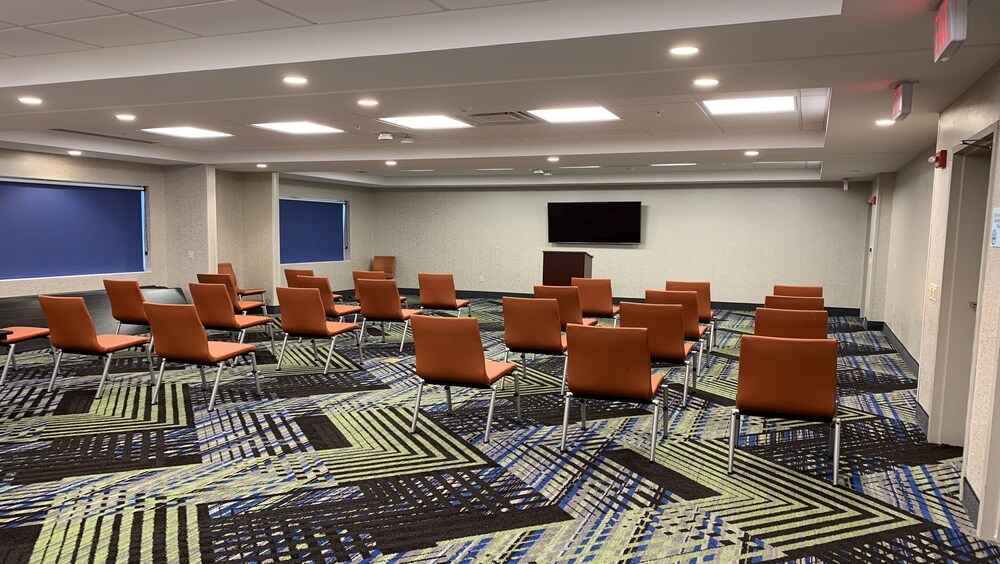 Holiday Inn Express & Suites Middletown by IHG - photo 40