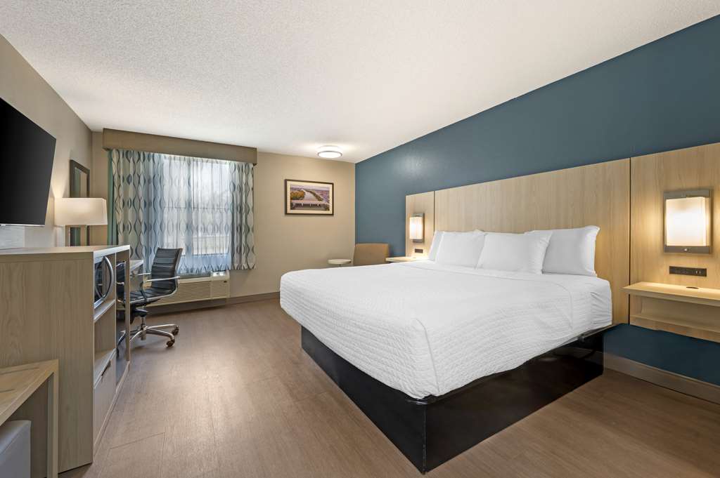 Best Western Plus Lafayette Hotel University Area - photo 18